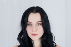 098 - Beautiful Brunette Quinn